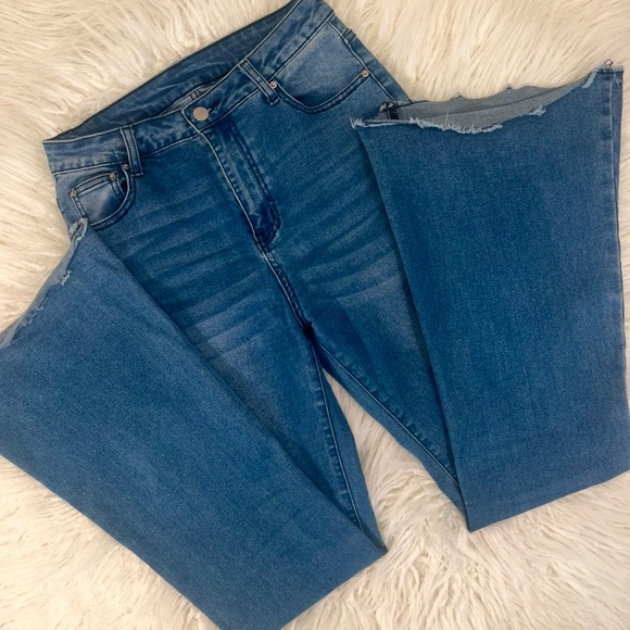 Emmiol "Flare Jeans in Blue Denim" NWT - Picture 4 of 16